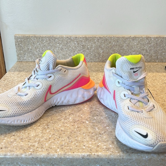 Nike // Renew Sneakers - Picture 2 of 6